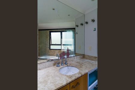 Apartamento à venda com 221m², 4 quartos e 3 vagasBanheiro do Quarto 4