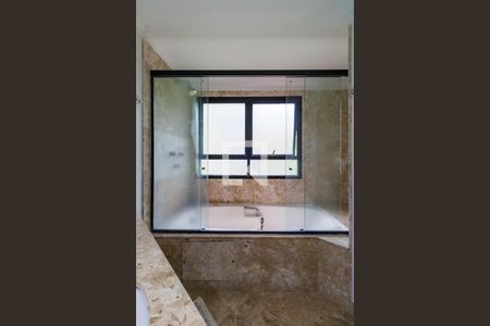 Apartamento à venda com 221m², 4 quartos e 3 vagasBanheiro do Quarto 4