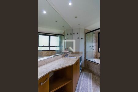 Apartamento à venda com 221m², 4 quartos e 3 vagasBanheiro do Quarto 4