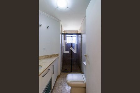 Apartamento à venda com 221m², 4 quartos e 3 vagasBanheiro do Quarto 4