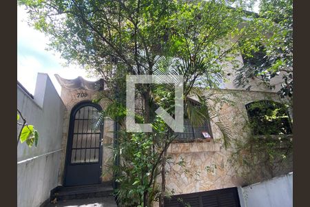 Casa à venda com 180m², 3 quartos e 3 vagas Casa à venda com 180m², 3 quartos e 3 vagasFachada