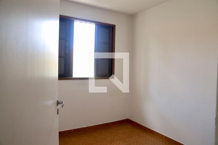 Casa à venda com 180m², 3 quartos e 3 vagas Casa à venda com 180m², 3 quartos e 3 vagasQuarto 2