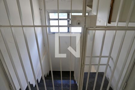 Casa à venda com 180m², 3 quartos e 3 vagas Casa à venda com 180m², 3 quartos e 3 vagasEscada Garagem