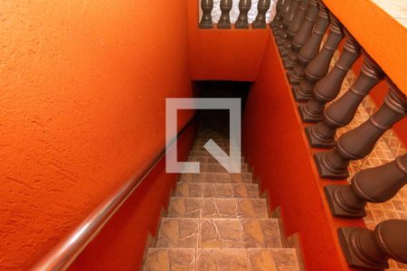 Casa à venda com 161m², 2 quartos e 3 vagasEscada