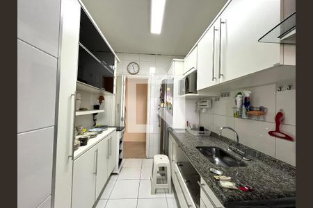 Apartamento à venda com 75m², 3 quartos e 2 vagasCozinha 