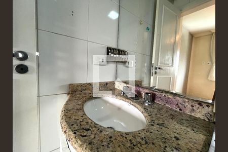 Apartamento à venda com 75m², 3 quartos e 2 vagasBanheiro da Suíte