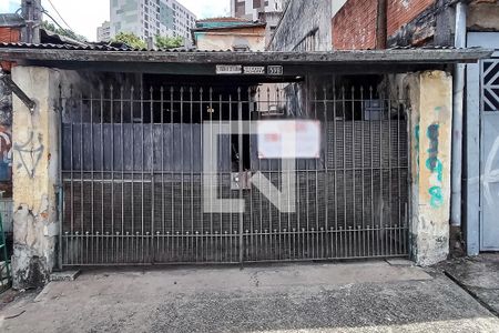 Casa à venda com 330m², 2 quartos e 3 vagas Casa à venda com 330m², 2 quartos e 3 vagasFachada