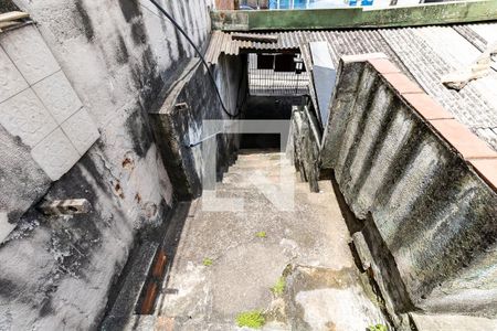 Casa à venda com 330m², 2 quartos e 3 vagas Casa à venda com 330m², 2 quartos e 3 vagasEscada