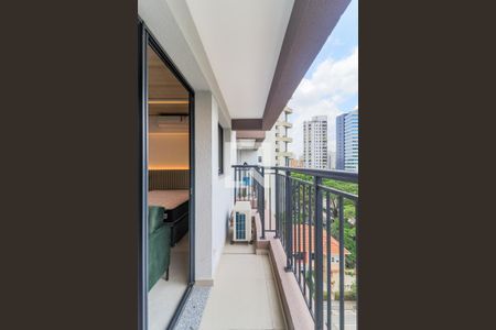 Studio para alugar com 32m², 1 quarto e sem vaga Studio para alugar com 32m², 1 quarto e sem vagaVaranda