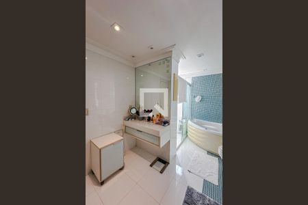 Apartamento à venda com 178m², 3 quartos e 3 vagasBanheiro da Suíte 1