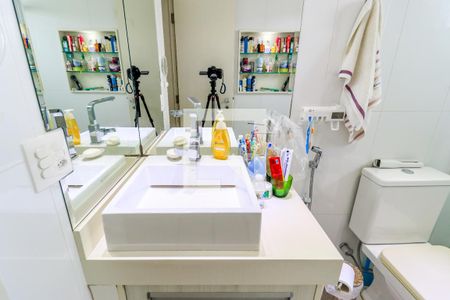 Apartamento à venda com 340m², 4 quartos e 3 vagasBanheiro da Suíte 2