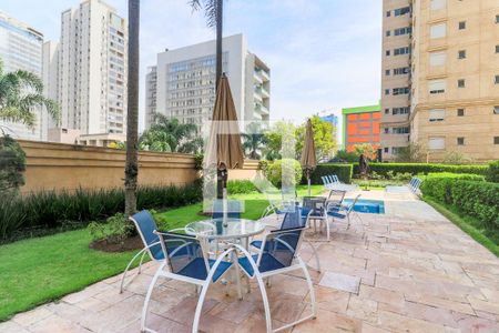 Apartamento à venda com 125m², 3 quartos e 2 vagas Apartamento à venda com 125m², 3 quartos e 2 vagasÁrea comum - Piscina