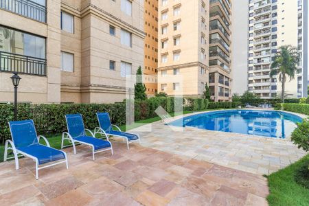 Apartamento à venda com 125m², 3 quartos e 2 vagas Apartamento à venda com 125m², 3 quartos e 2 vagasÁrea comum - Piscina
