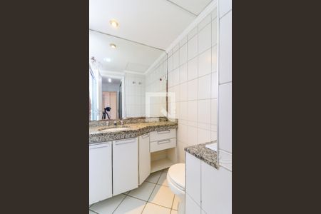 Apartamento à venda com 125m², 3 quartos e 2 vagas Apartamento à venda com 125m², 3 quartos e 2 vagasBanheiro da Suíte 1