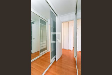 Apartamento à venda com 125m², 3 quartos e 2 vagas Apartamento à venda com 125m², 3 quartos e 2 vagasCloset da Suíte 1