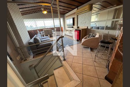 Apartamento à venda com 108m², 2 quartos e 1 vaga Apartamento à venda com 108m², 2 quartos e 1 vagaEscada