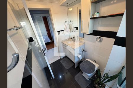 Apartamento à venda com 108m², 2 quartos e 1 vaga Apartamento à venda com 108m², 2 quartos e 1 vagaBanheiro