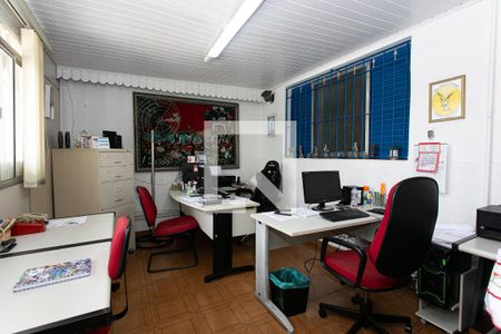 Casa à venda com 520m², 5 quartos e 4 vagas Casa à venda com 520m², 5 quartos e 4 vagasEscritório