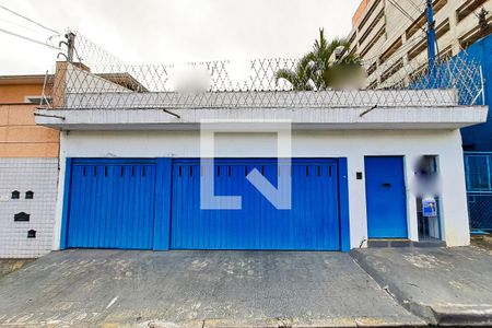 Casa à venda com 520m², 5 quartos e 4 vagas Casa à venda com 520m², 5 quartos e 4 vagasFachada