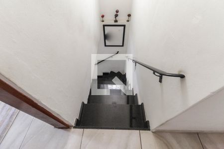 Casa à venda com 195m², 3 quartos e 2 vagasEscada