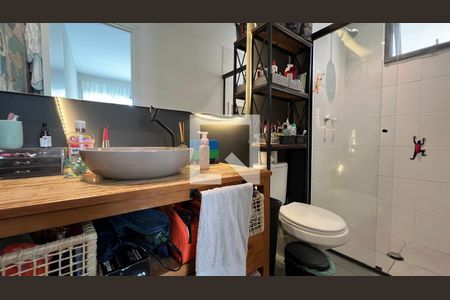 Apartamento à venda com 84m², 3 quartos e 2 vagas Apartamento à venda com 84m², 3 quartos e 2 vagasBanheiro da Suíte