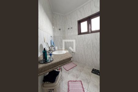 Casa para alugar com 300m², 3 quartos e 2 vagasBanheiro Corredor