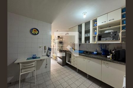 Apartamento à venda com 154m², 3 quartos e 2 vagas Apartamento à venda com 154m², 3 quartos e 2 vagasCozinha e Área de Serviço