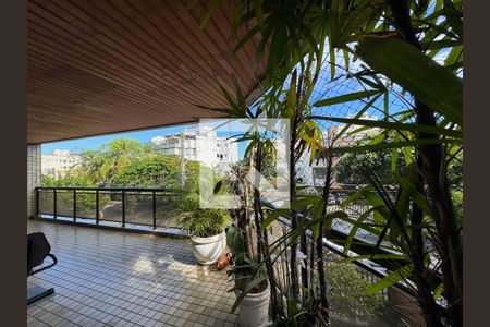 Apartamento à venda com 154m², 3 quartos e 2 vagas Apartamento à venda com 154m², 3 quartos e 2 vagasVaranda