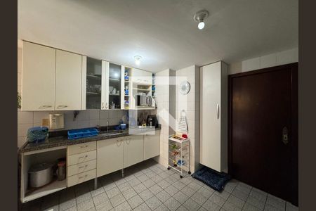 Apartamento à venda com 154m², 3 quartos e 2 vagas Apartamento à venda com 154m², 3 quartos e 2 vagasCozinha e Área de Serviço