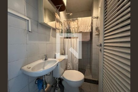 Apartamento à venda com 154m², 3 quartos e 2 vagas Apartamento à venda com 154m², 3 quartos e 2 vagasCozinha e Área de Serviço - Banheiro