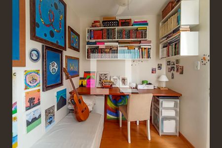 Apartamento à venda com 70m², 2 quartos e 1 vaga Apartamento à venda com 70m², 2 quartos e 1 vagaEscritório