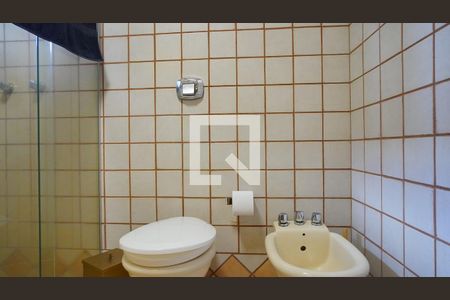 Casa de condomínio para alugar com 380m², 4 quartos e 6 vagasBanheiro Corredor