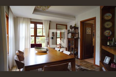 Casa de condomínio para alugar com 380m², 4 quartos e 6 vagasCopa