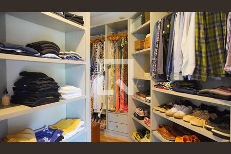 Casa de condomínio para alugar com 380m², 4 quartos e 6 vagasCloset da suíte