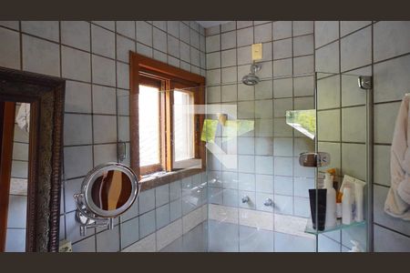 Casa de condomínio para alugar com 380m², 4 quartos e 6 vagasBanheiro da Suíte