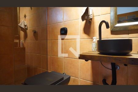 Casa de condomínio para alugar com 380m², 4 quartos e 6 vagasBanheiro garagem