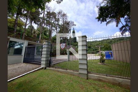 Casa de condomínio para alugar com 380m², 4 quartos e 6 vagasFachada e portaria