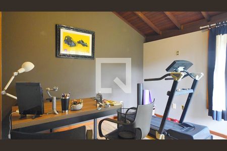 Casa de condomínio para alugar com 380m², 4 quartos e 6 vagasEscritório