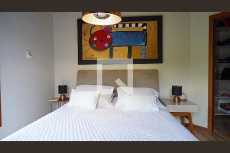 Casa de condomínio para alugar com 380m², 4 quartos e 6 vagasSuíte