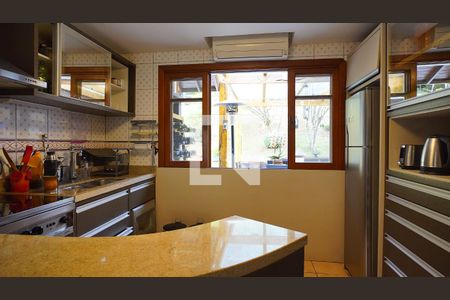 Casa de condomínio para alugar com 380m², 4 quartos e 6 vagasCozinha