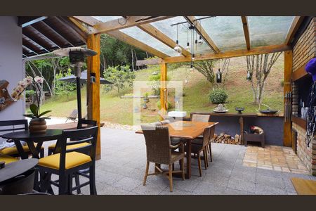 Casa de condomínio para alugar com 380m², 4 quartos e 6 vagasEspaço gourmet