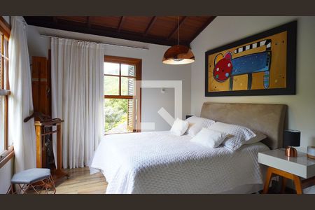 Casa de condomínio para alugar com 380m², 4 quartos e 6 vagasSuíte