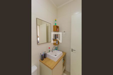 Casa à venda com 100m², 2 quartos e 2 vagasBanheiro da Suíte 1