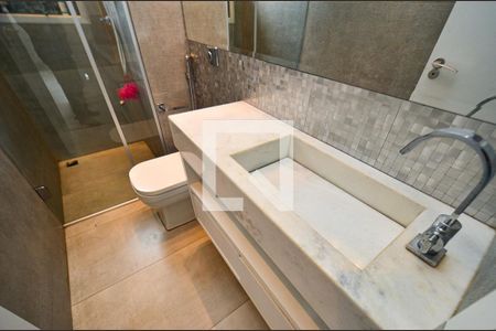 Apartamento à venda com 136m², 4 quartos e 2 vagasBanheiro social