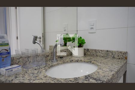 Casa para alugar com 87m², 3 quartos e 2 vagasBanheiro Corredor