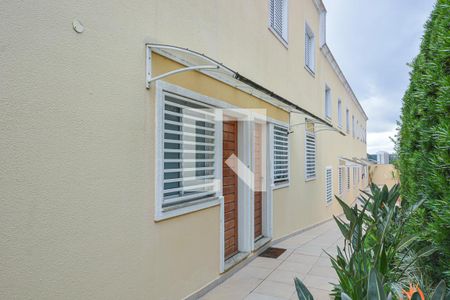 Casa à venda com 76m², 3 quartos e 2 vagas Casa à venda com 76m², 3 quartos e 2 vagasFachada