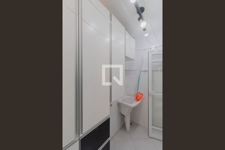 Casa de condomínio à venda com 65m², 2 quartos e 1 vagaÁrea de Serviço