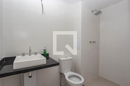 Banheiro de kitnet/studio para alugar com 1 quarto, 27m² em Liberdade, São Paulo