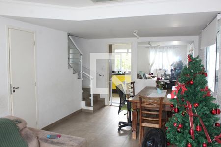 Casa de condomínio para alugar com 135m², 3 quartos e 2 vagasSala