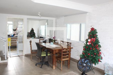 Casa de condomínio para alugar com 135m², 3 quartos e 2 vagasSala